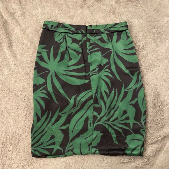 Armani Collezioni 100% satin silk tulip skirt, size 8 - Picture 6 of 10